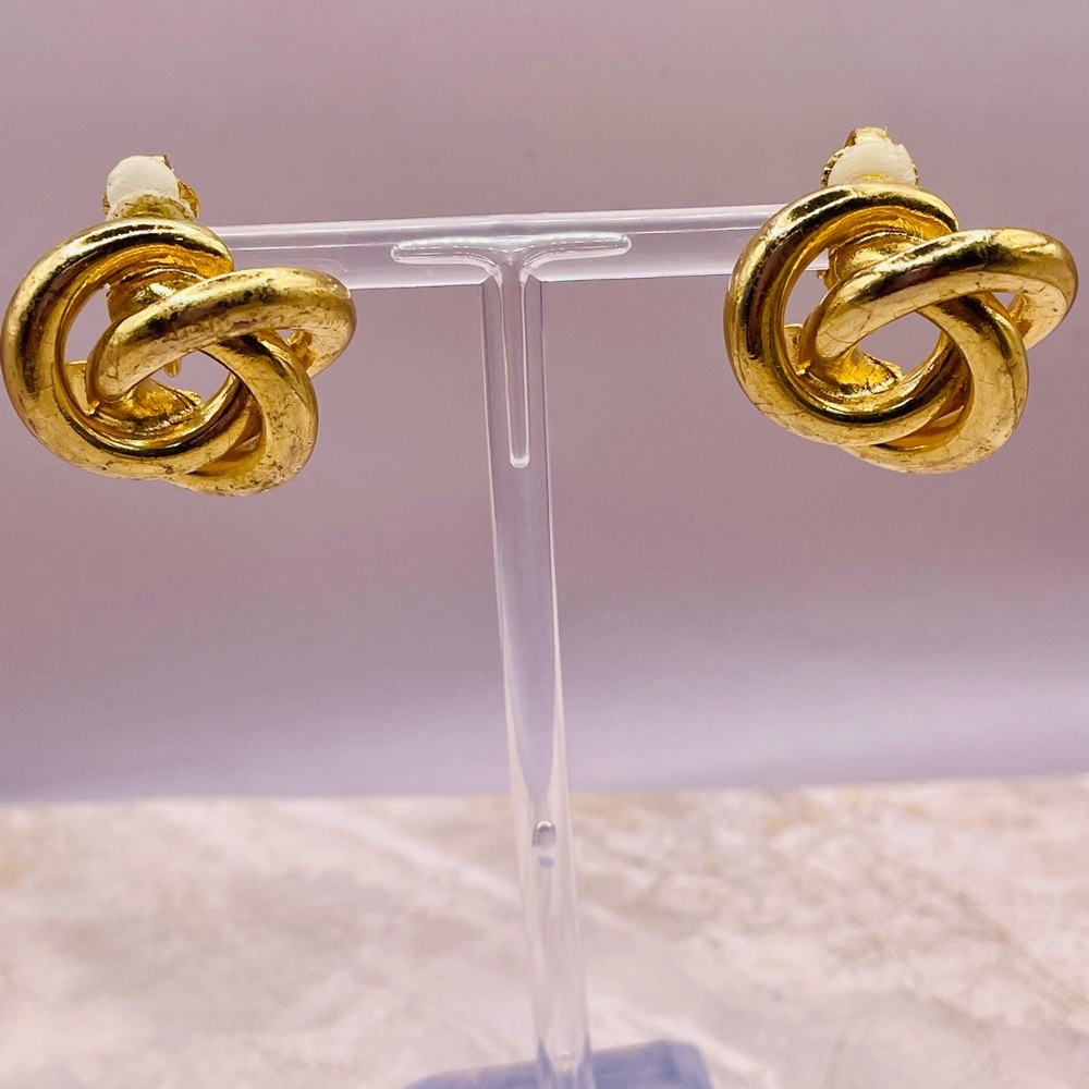 Elegant Gold Tone Lover’s Knot Clip On Earrings